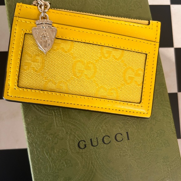 Gucci Accessories - Gucci Card Holder NEW WITH box and dust bag